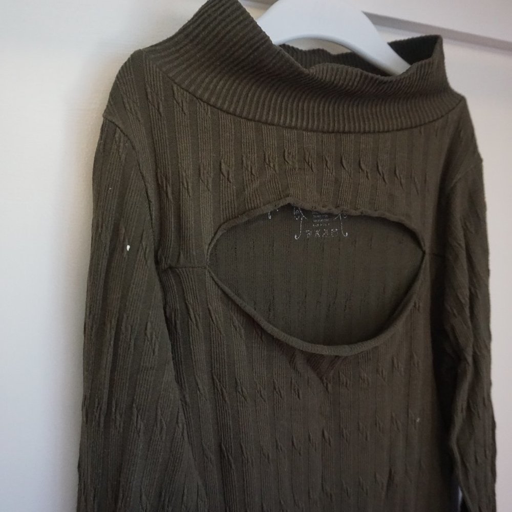 SOLD 💫 Mock Neck Cutout Shirt